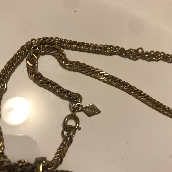 Vintage Sarah Coventry dragon pendant necklace gold tone green - Picture 3 of 4